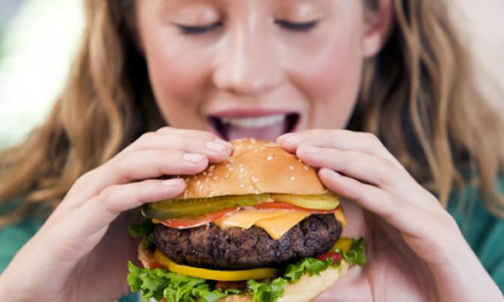 Ovo su neke od namirnica koje nije preporučljivo jesti pred spavanje