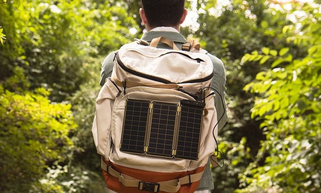 Punjenje baterije mobitela uz pomoć prenosivih solarnih panela