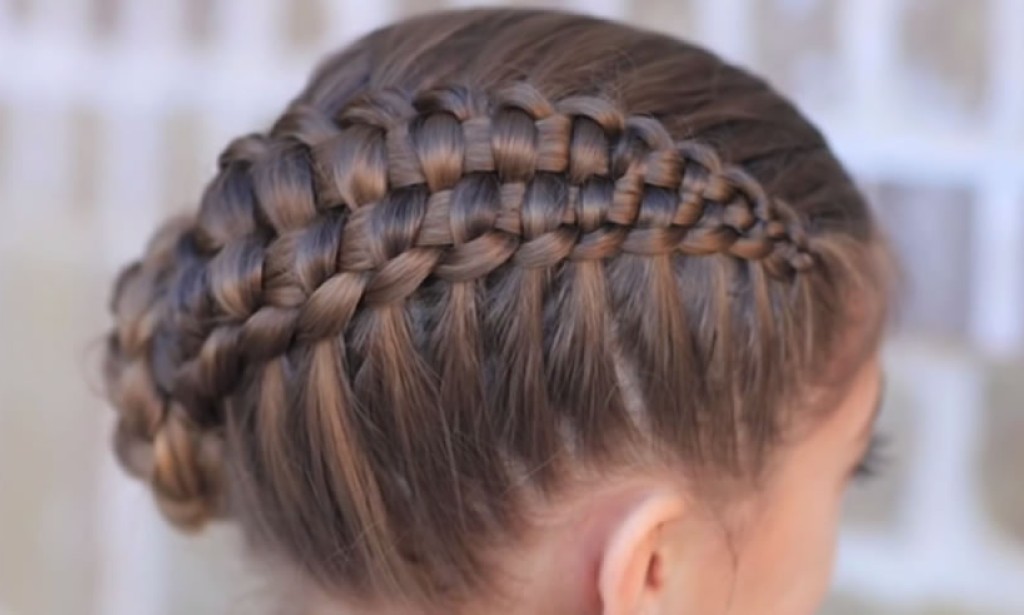 Pogledajte kako napraviti prekrasnu pletenicu