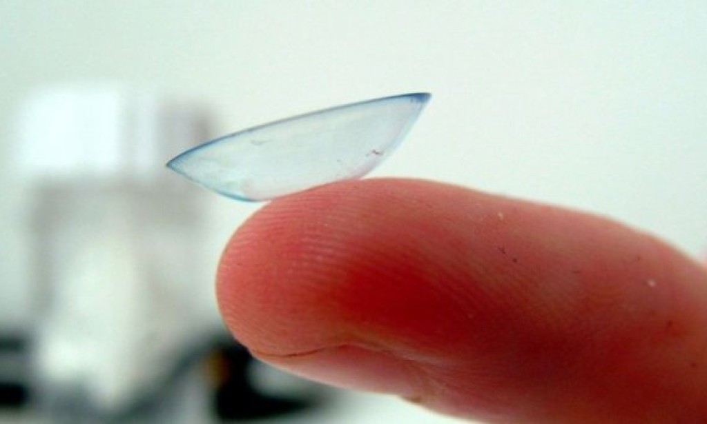 Evo zašto nikada ne bi trebali da bacate kontaktna sočiva