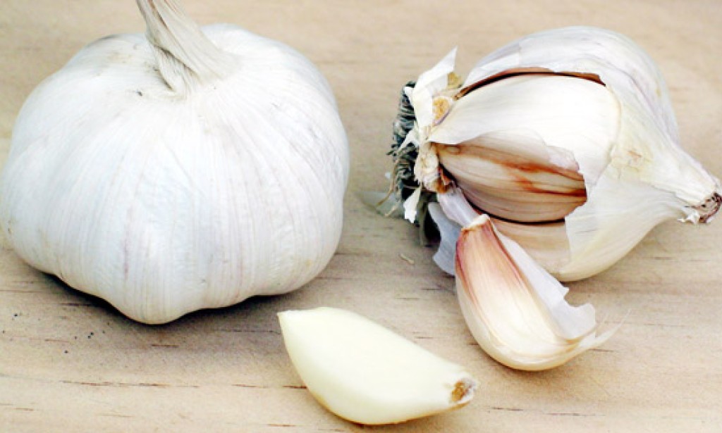 Pet korisnih efekata bijelog luka na kožu