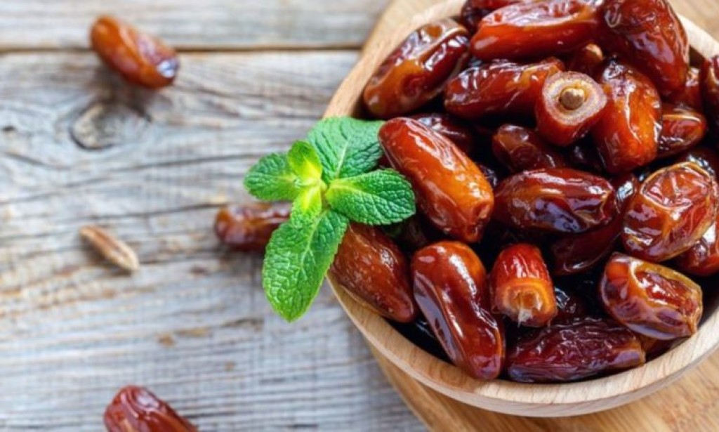 Zašto je dobro jesti tri hurme dnevno?