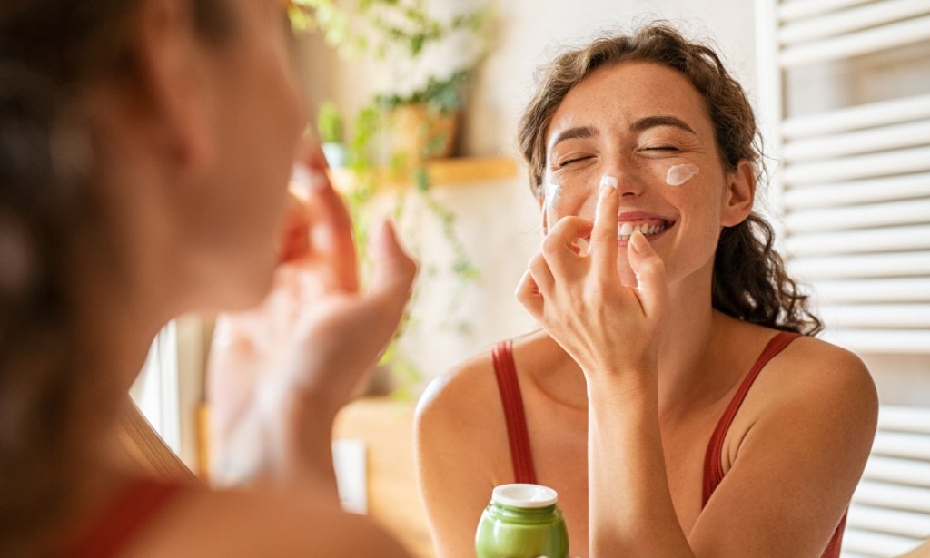 Sjajni efekti zelenog čaja na masnu kožu i crvenilo