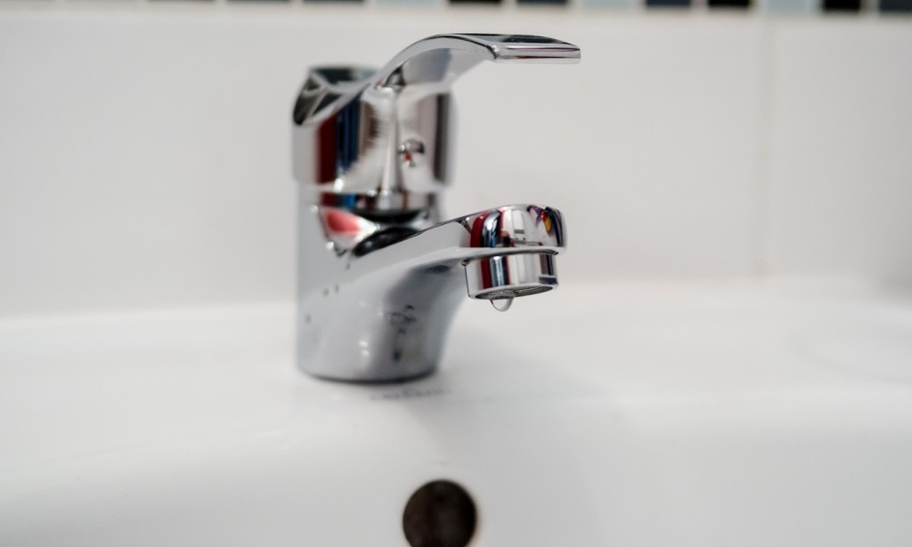 Šta da radite ako vam se u lavabou zadržava voda?