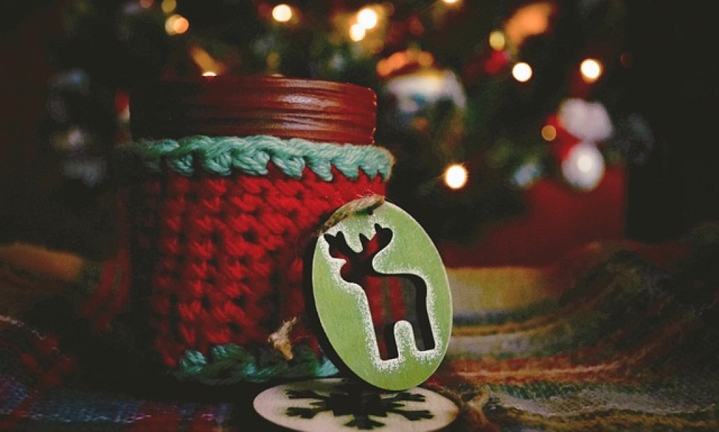 Kako ukrasiti ulazna vrata za Novu godinu?