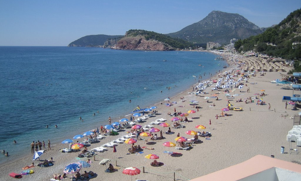 Putovanje Bez Stresa: Kombi Prevoz do Crne Gore