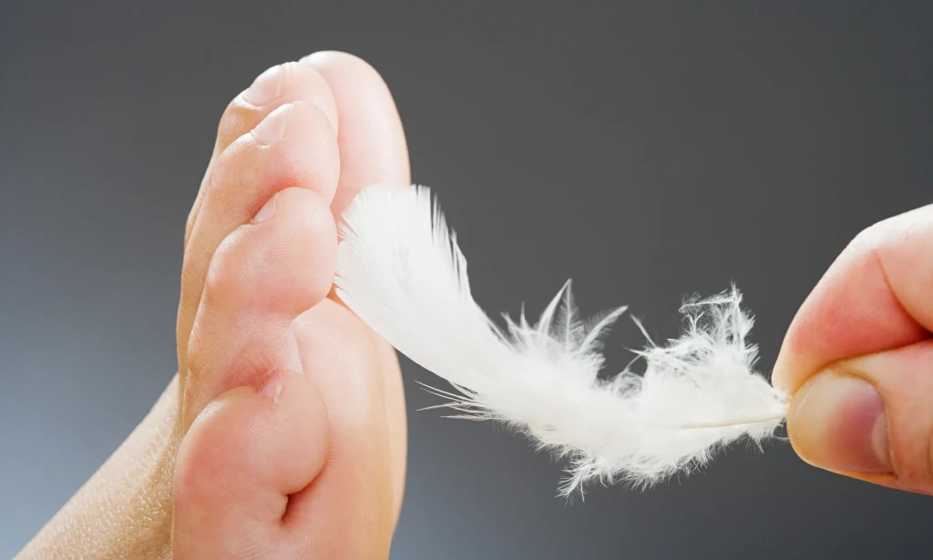 Neurologija Golicanja: Zašto Se Ne Možemo Golicati Sami?